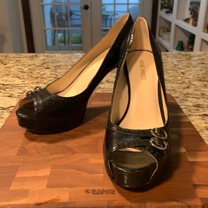 Nine West 4” heels, black, double gold buckle